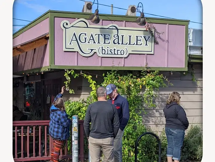 Agate Alley happy hour